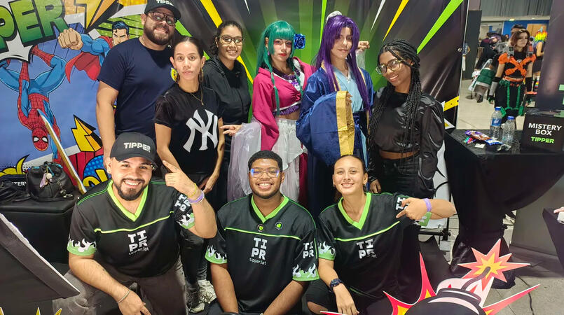 Equipo tipper.lat junto a Isleenpapi