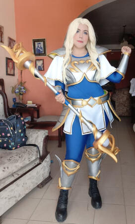 Cetro, Armadura, Peluca y otros Props, Lux (League of Legends)